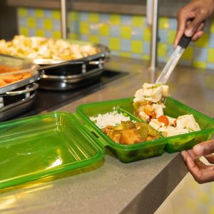 During Ramadan, students can use Ozzi To-Go containers at dining halls throughout the day, and select retail locations offer bundled and halal-certified options designed for portability, reheating, and balanced nutrition.
